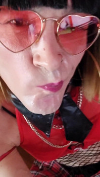Vysokoškolská děvka si stále užívá spoustu zábavy. Výstřik na obličej. [¹³apr²⁶] Vanessabitchx Parischiennetrv •job2pute•