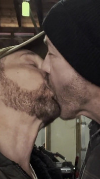 Stiefvater teilt einen rauch