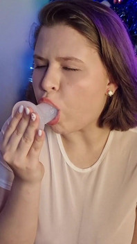 D20 Blowjon with My New Dildo Sucking Dildo Suck on Knees