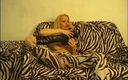 Old and young sex: Släppt privat video av naiv blond tonåring Lucie filmad av...