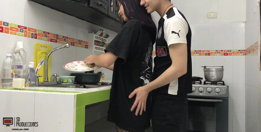 MAFELAGO: Mijn stiefbroer neukt mijn poesje en komt terecht op mijn...