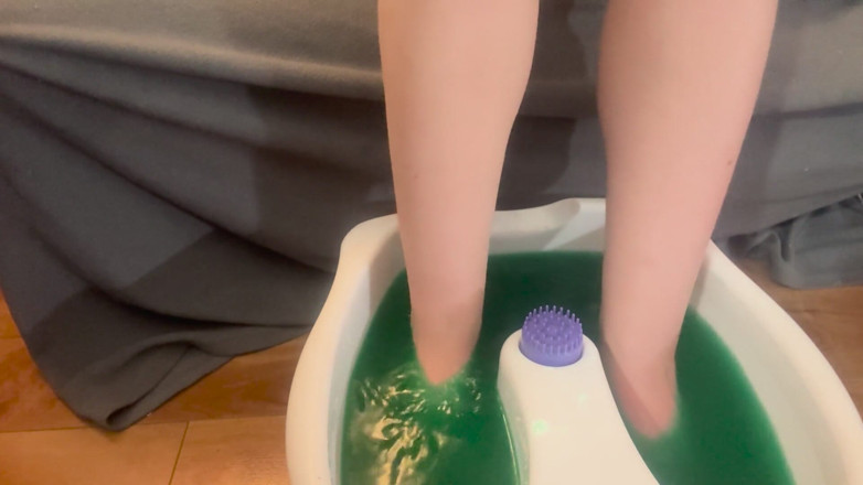 EmoDream1998: Foot Washing with Dirty Talk