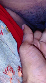 Sexy horney bavbhi fickt harten muschi-hardcore-sex mit Devor im Zimmer