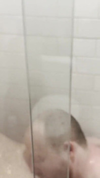 Orso papà scopato da un sexy orso rogro sotto la doccia