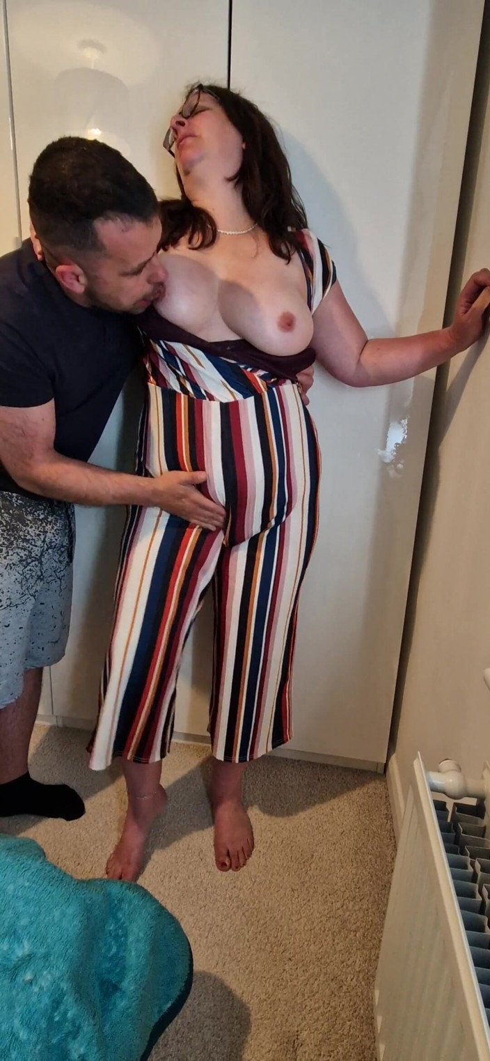 MrLoverMan: La bella sexxxymomma si fa scopare la figa pelosa, un...