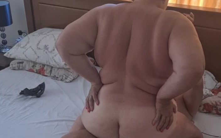 Busty granny: Big white ass granny on top