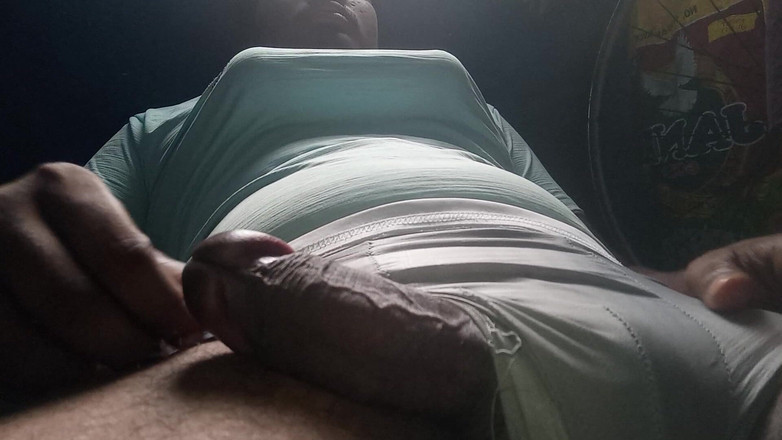 Sweet Indian cock: Masáž mých prsou a penisu se sáním prsou