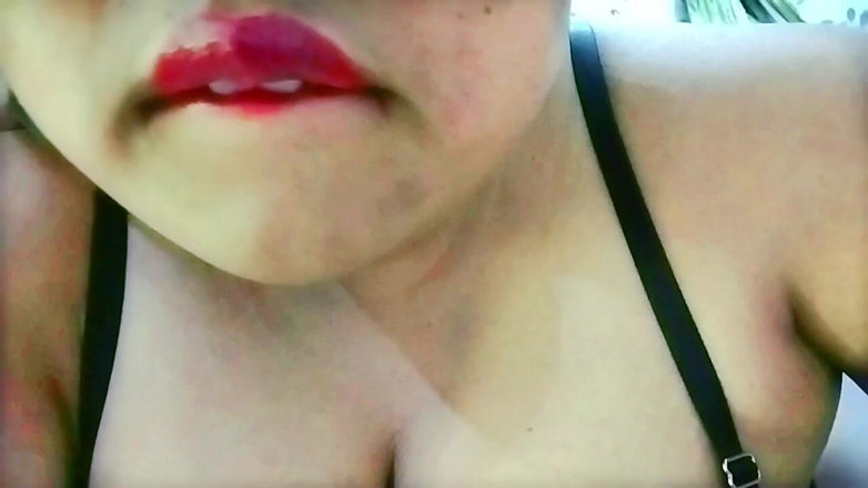 Aria Mia: Cinsel Istek Duyduğumda Eşimle Telefonda Konuşurken Mastürbasyon Yapıyorum.