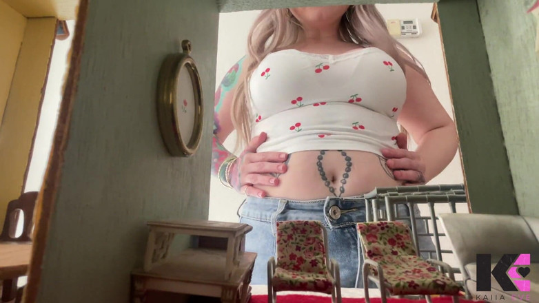 Kaiia Eve: Велетень хрускіт, крик і ковтання, все перетравлюється в мій пупок
