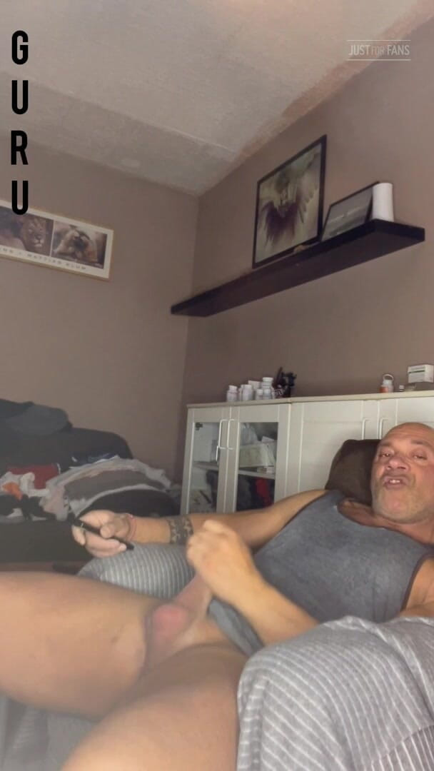 Mr. Guru: Talking Talking After Jerking. Mr Guru Bodybuilder at Home