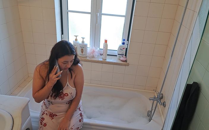 Horny as fuck: Латина жена звонит разнорабочим, чтобы починить горячую ванну