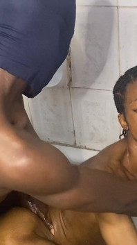 Nejžhavější záchodová scéna od Baddestboyx