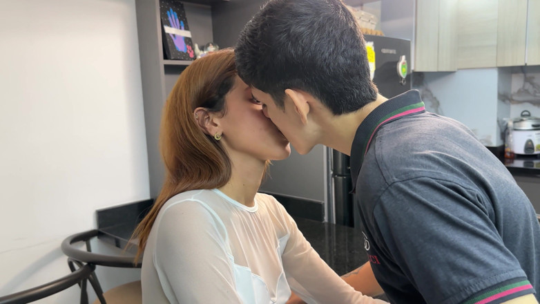 hopesex: Eu tiro a virgindade da minha pequena meia-irmã e me...