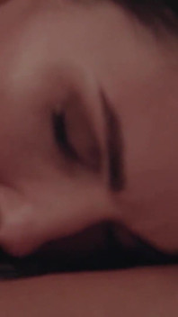 Morenas gostosas se acariciam, lambem buceta e gozam do vibrador - Lilu Moon e Sasha Sparrow
