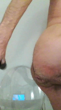 Gaură păroasă lărgită muls de spermă uriașă și distrusă de la o sticlă extremă și futai cu vibrator