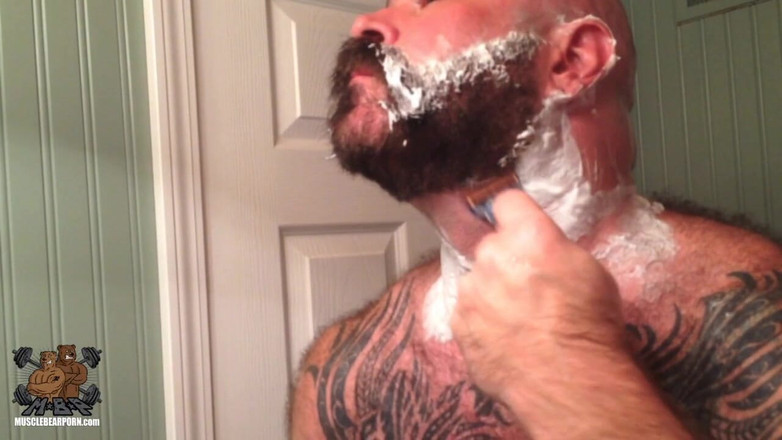 Muscle Bear Porn: A Close Shave