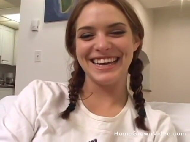 Homegrown Video: Ameara Levay a malapena legale viene scopata