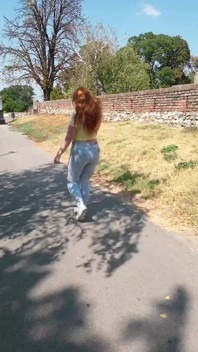 Pixie - Umezirea blugilor în parc