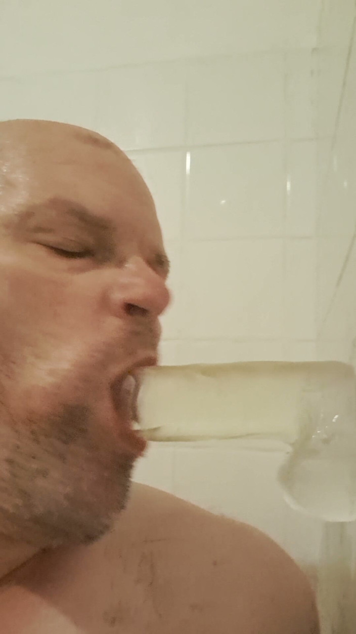 Fickspecht: The Bitch Is Back, the Whore?
