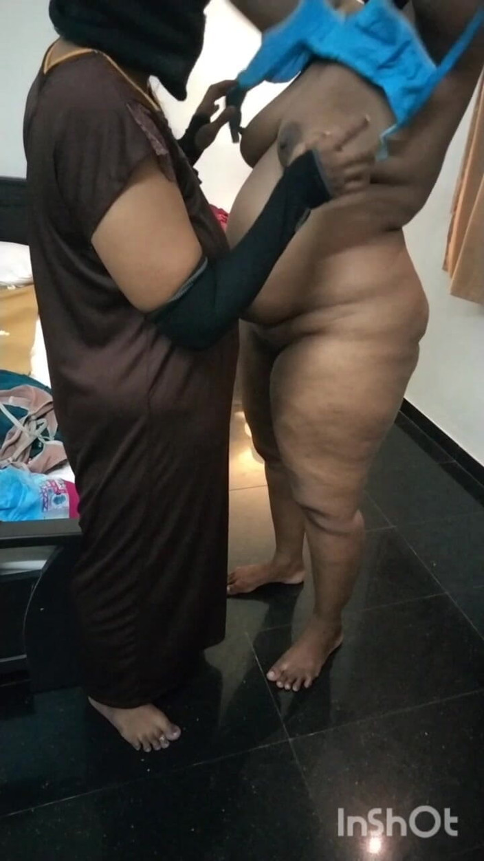 Tamil lesbian: Persediaan Malam Pertama