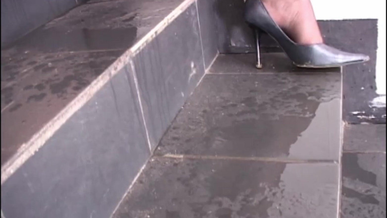 My real dirty life: Старий Приходить Додому І Мастурбує На Сходах