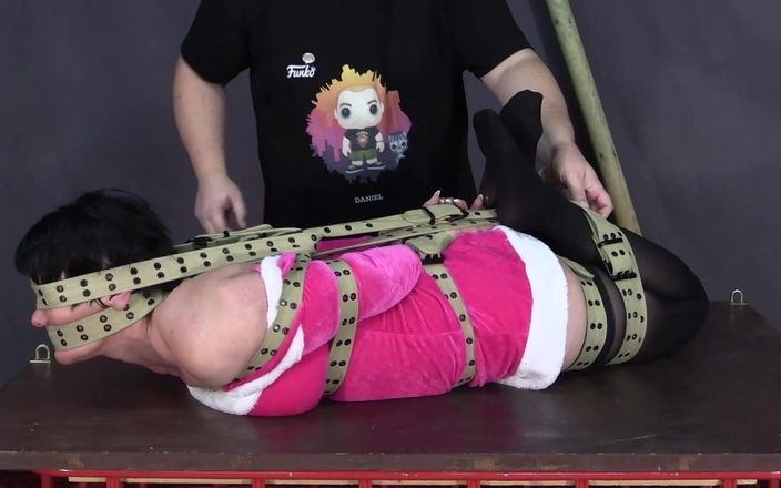 Yvette xtreme: Es ist ein weihnachts-hogtie