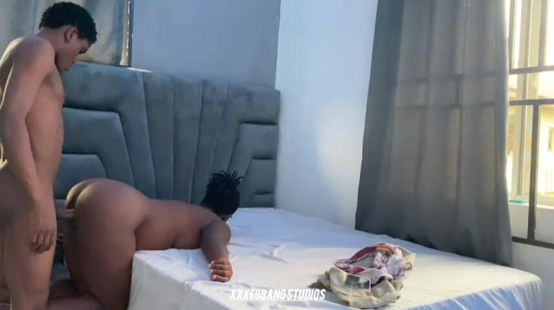 Xxx69bang: Kontol besar meregangkan memek tebal dari belakang