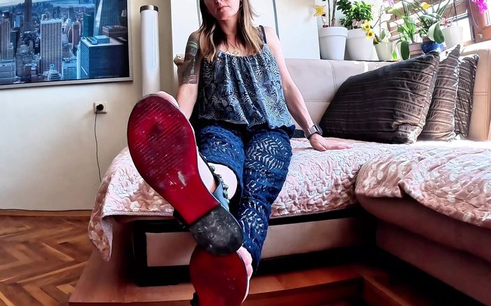 Mistressyammyboots: Lame mis suelas, conoce tu lugar