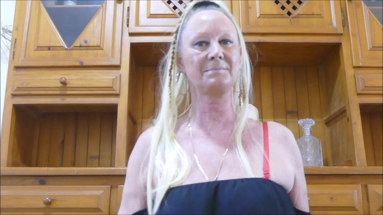 Natalie K: Prstění zadku a kundičky ve spodním prádle s detailem POV...