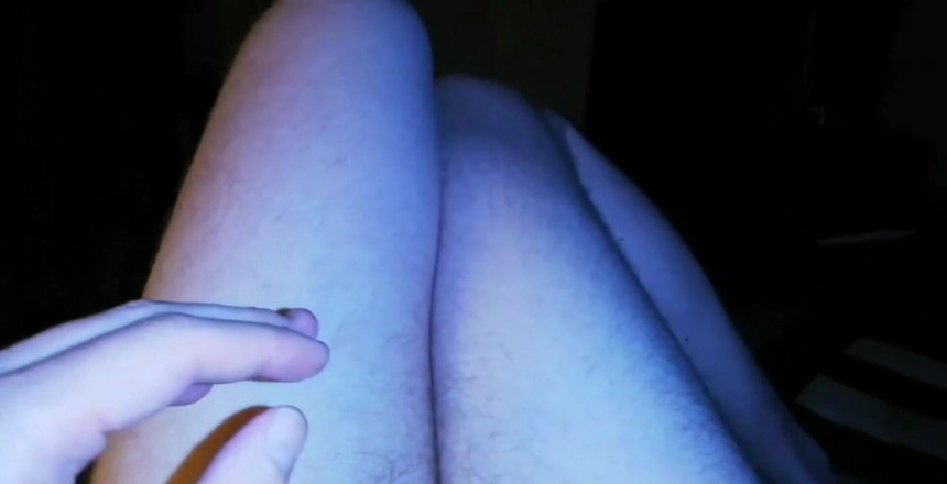 Dirty Talking Guy: Honění mého ptáka mezi mými stehny