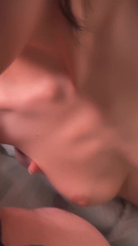 Pov: gadis kurus dengan pantat bahenol dicrot sama tiga kontol
