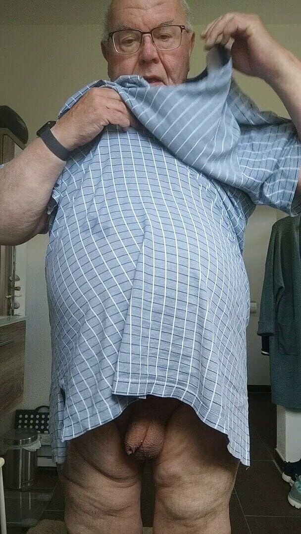 Karlchengeil: Celé moje tělo - cítit bolest v mých bradavkách!