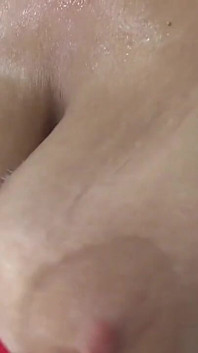 Le mie grandi tette bagnate primo piano