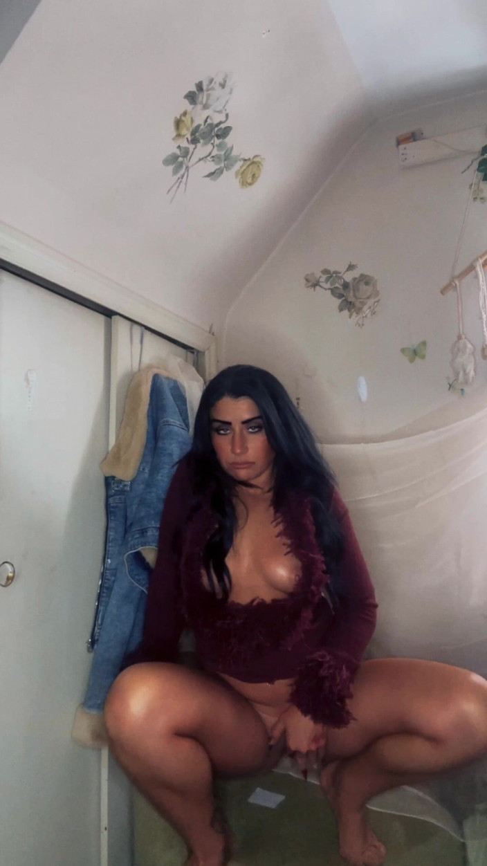 Valaya Noire: Kamera şovunda oynuyor