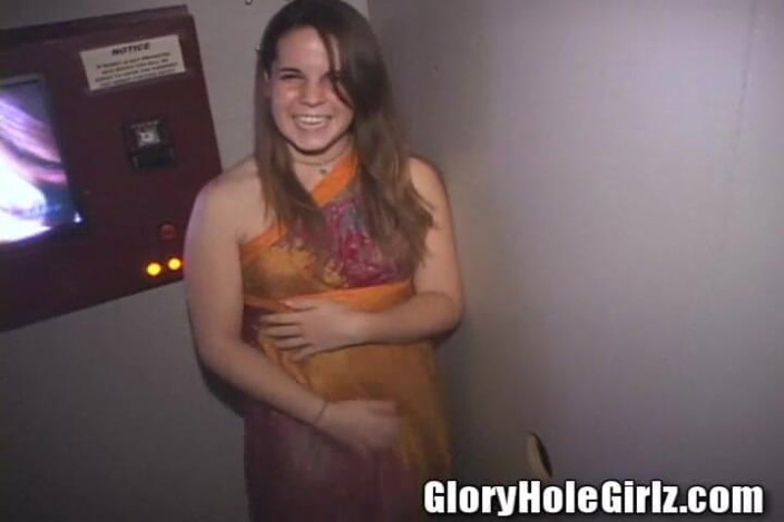 Glory Hole Girlz: Tiener 18 Hermelien slikster schatje tieten zuigen pikken kijkgat hippie ho!