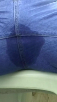 Pissen in ihre jeans