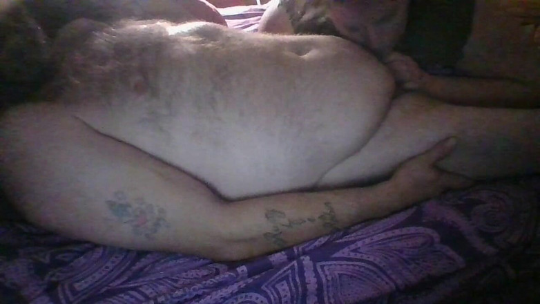 BI_BHC_COUPLE: Esposa gananciosa engole cada gota