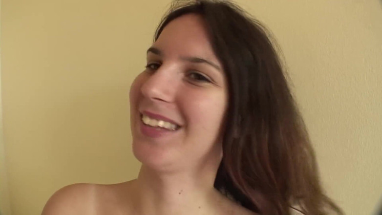 Toy Sluts: สาวหีชาวบ้านผมสีน้ำตาลโชว์ของดี