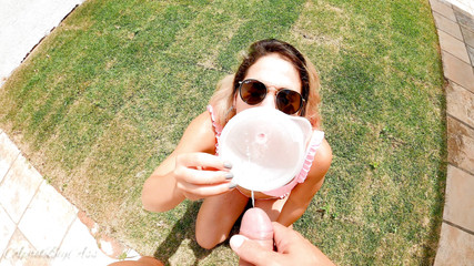 April BigAss: Nevlastní dcera zkusila čůrat, byla dehydrovaná, naštěstí moje čůrání bylo tak, že mohla...