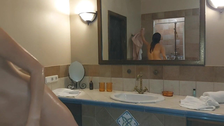 GinnaGg: Gadis mandi di jacuzzi