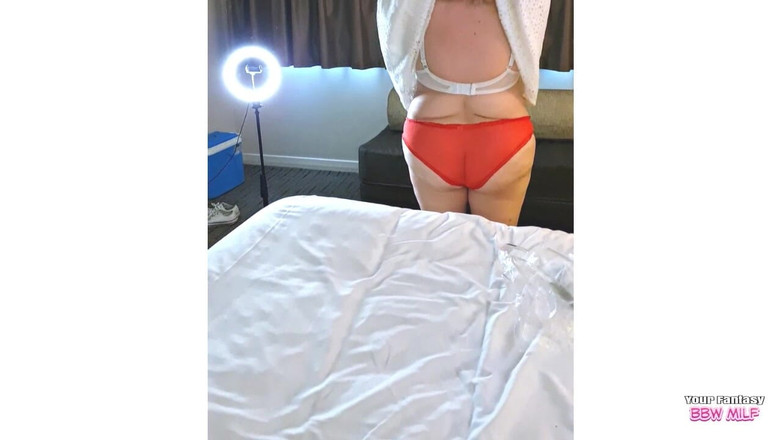 BBW_Wife: Tıraşlı amcığımın ve götümün çeşitli çekimleri