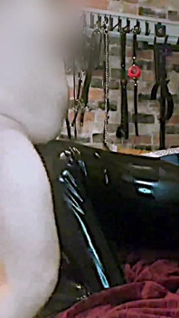 Ehefrau in latex hart gefickt