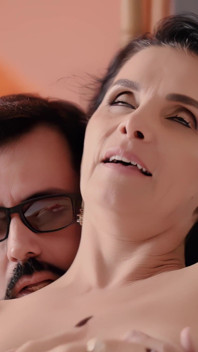 Słynna MILF Luiza Ambiel i Młoda Laska: Trójkąty Anal Hardcore