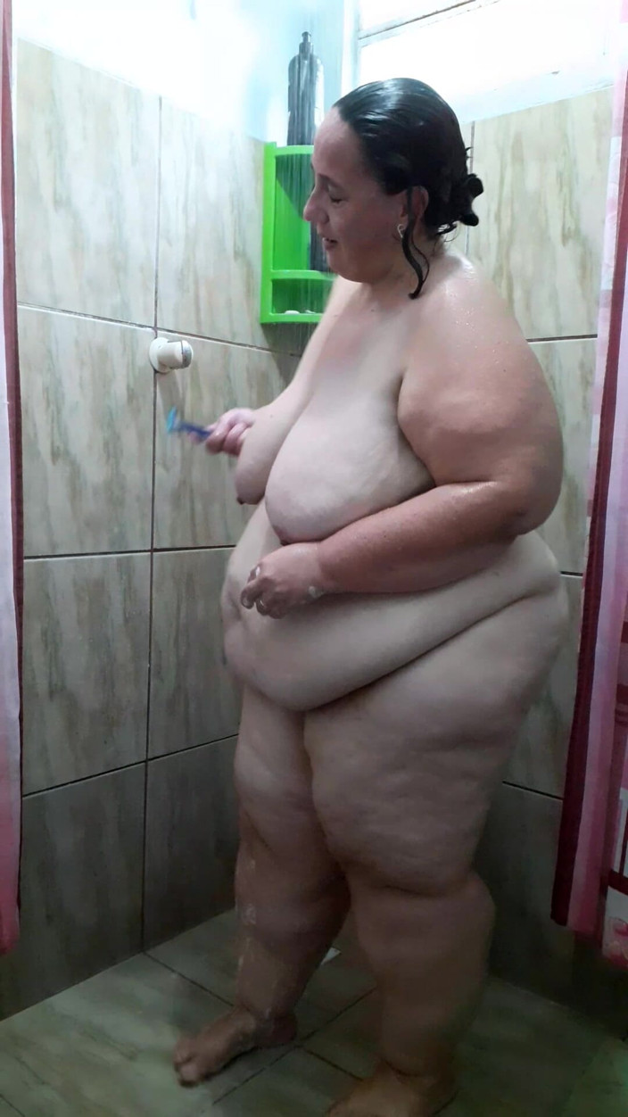 Kasal30br: Tomando banho, lavando meu cabelo e raspando.