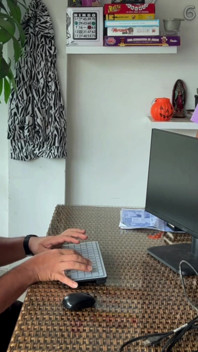 Eu brinco com minha esposa que ela é minha secretária durante o horário de trabalho