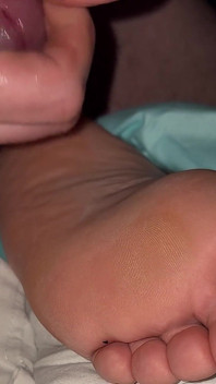 Amadora footfetish cum on soles