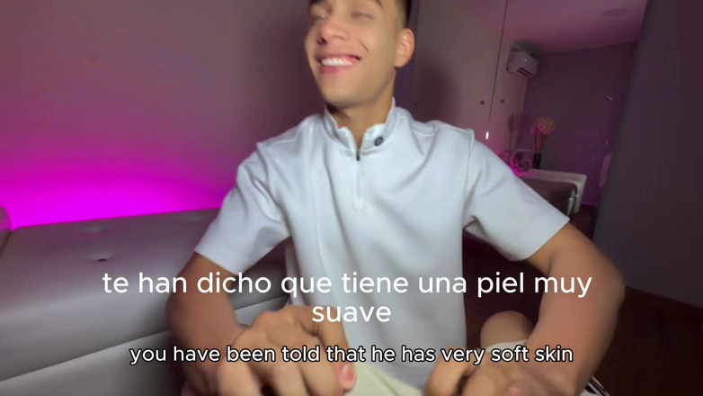 LucasWoolff: Genç latin twink adam sokakta bisikletimi tamir eden garip tamirci...