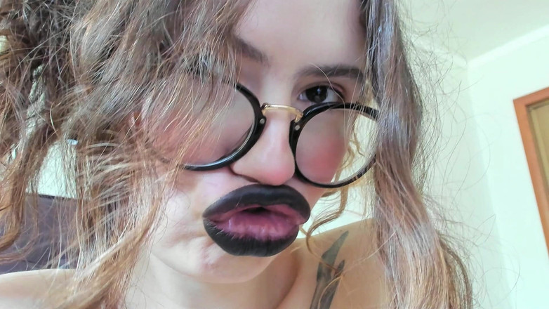 Rarible Diamond: Menghirup bibir untuk ayah tiri