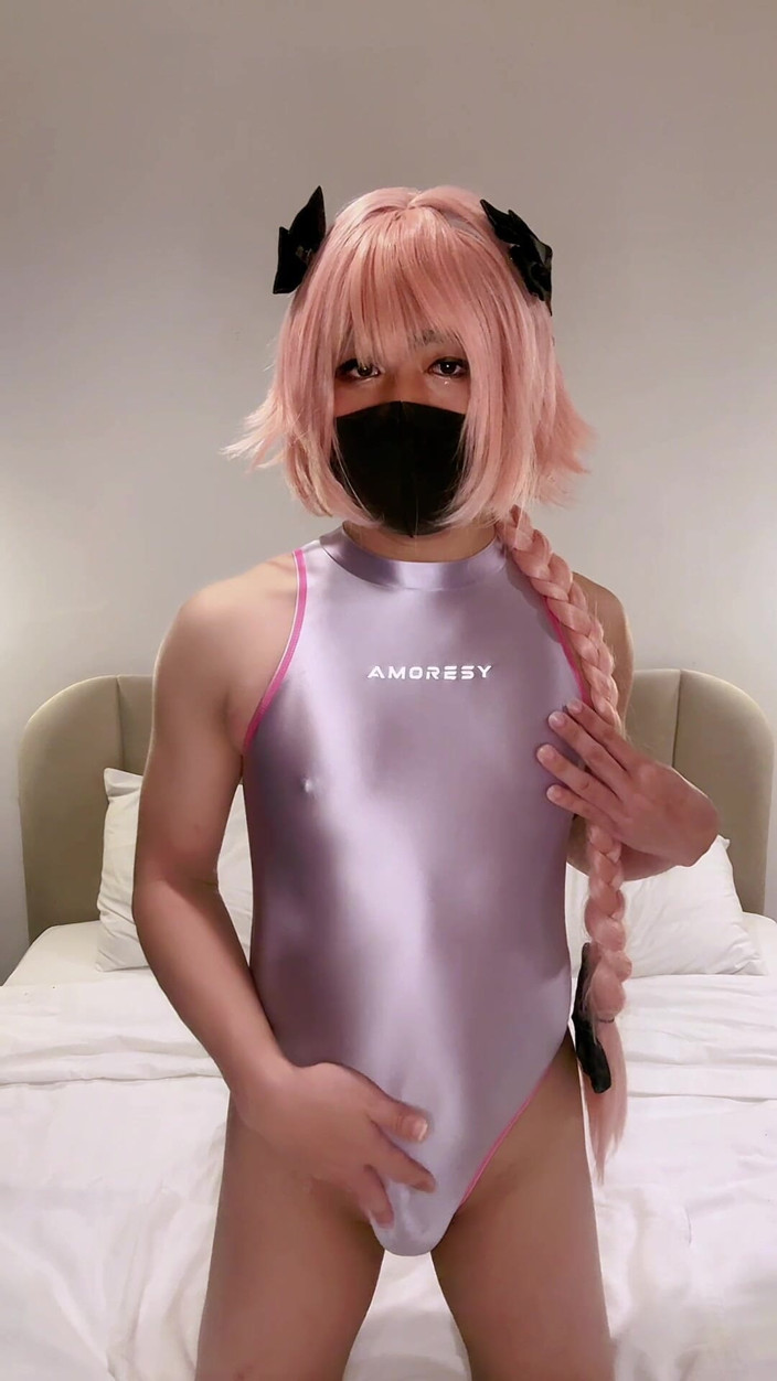 Rikka Rinn: Astolfo Femboy в тугом купальнике сквиртует и кончает