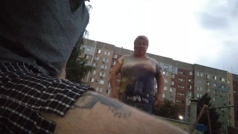 Zona901: Brzy ráno mi honí péro na dvoře domu